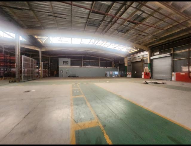11,924M² WAREHOUSE TO LET IN HALFWAY GARDENS